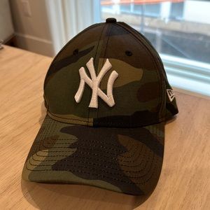 Camo Yankees hat